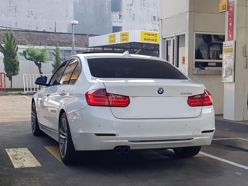2012-2015 BMW F30 3 Series Non-Sport Smoke Rear Bumper Reflectors