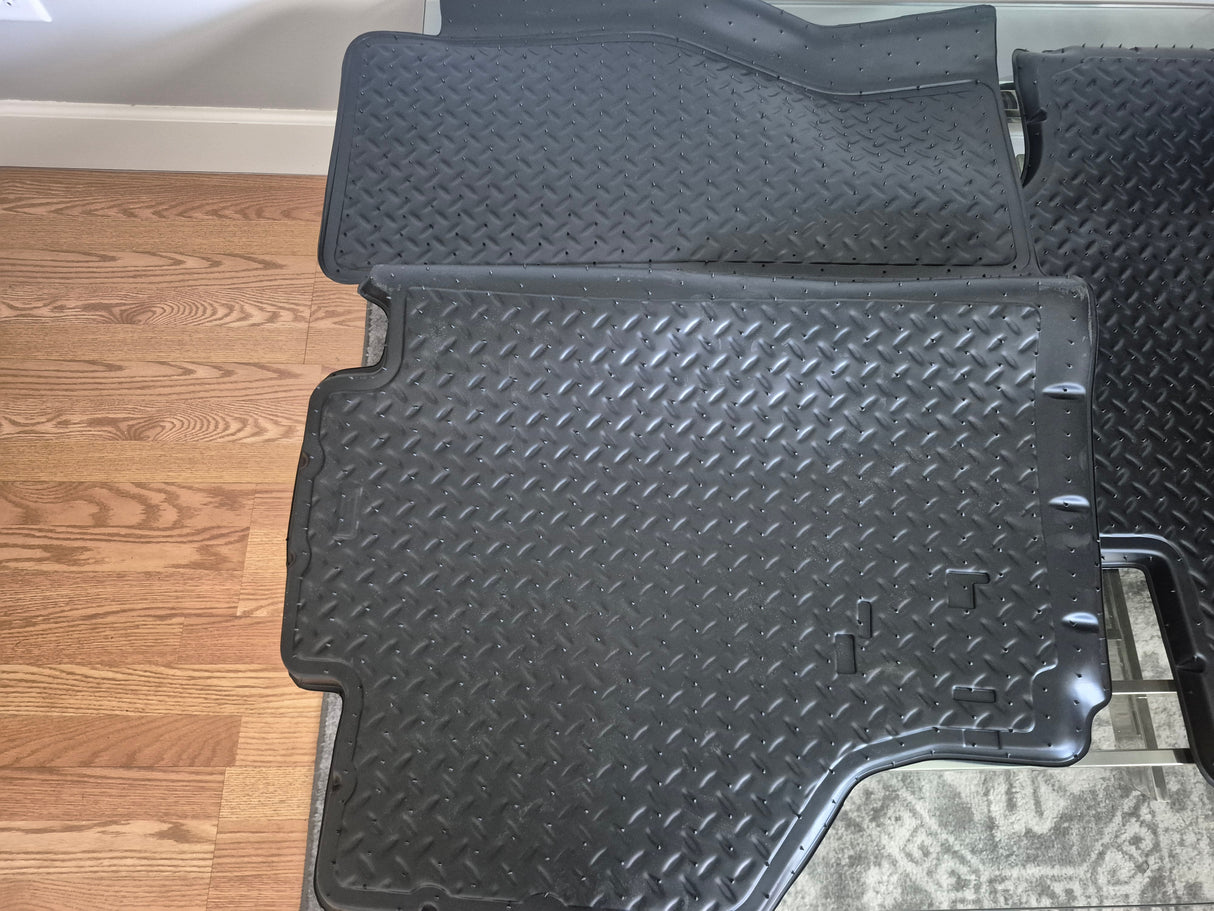 Husky Liners 98-01 Dodge Ram 1500/2500 Club Cab Classic Style 2nd Row Black Floor Liner *GARAGE SALE*