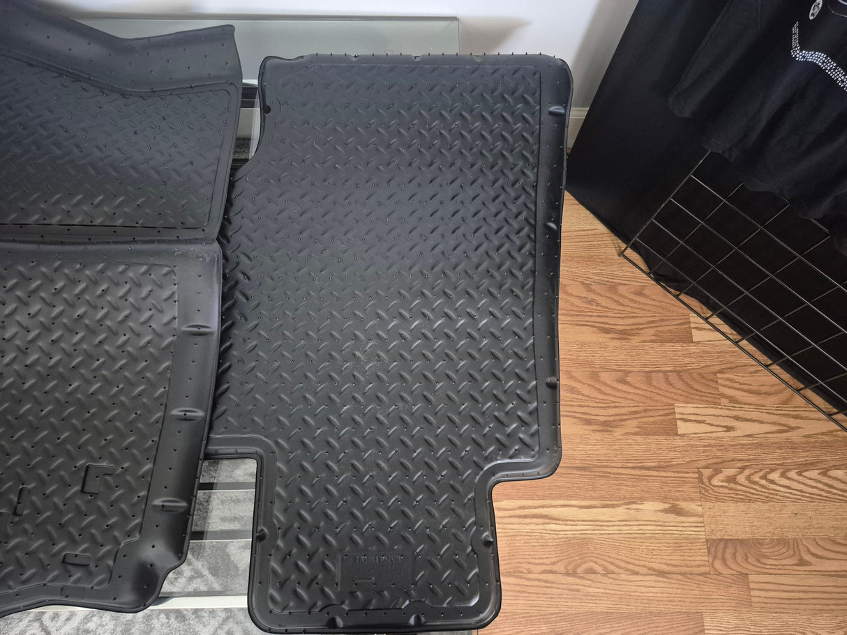 Husky Liners 98-01 Dodge Ram 1500/2500 Club Cab Classic Style 2nd Row Black Floor Liner *GARAGE SALE*